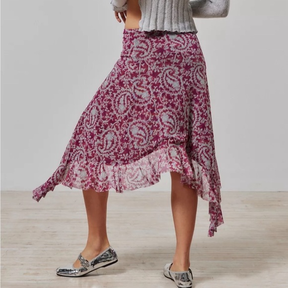 Kimchi Blue Deep Mauve Asymmetrical Paisley Midi Skirt (1024) - Picture 3 of 5